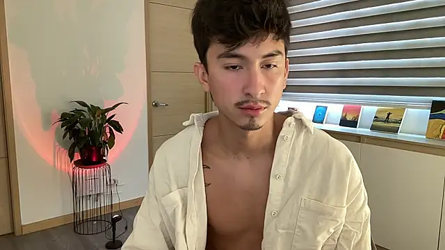 sweettaaron01 online show from 10/15/25, 05:32