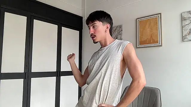 sweettaaron01 online show from 02/16/26, 05:44