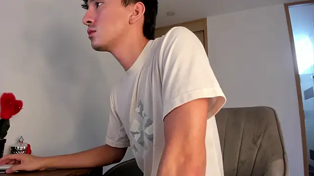 sweettaaron01 online show from 10/04/25, 05:36