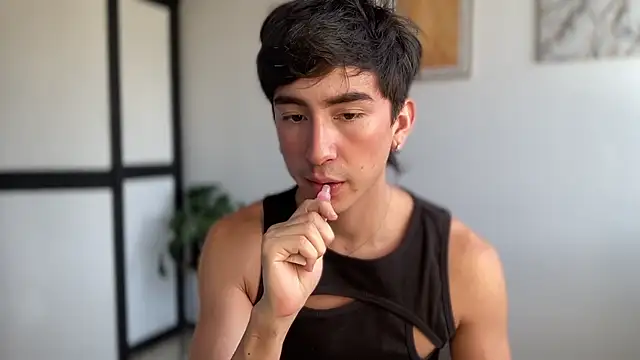 sweettaaron01 online show from 05/07/26, 06:33