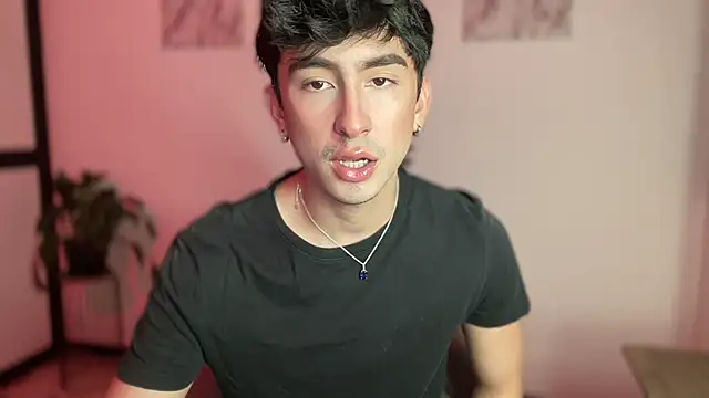 sweettaaron01 online show from 05/11/26, 12:23