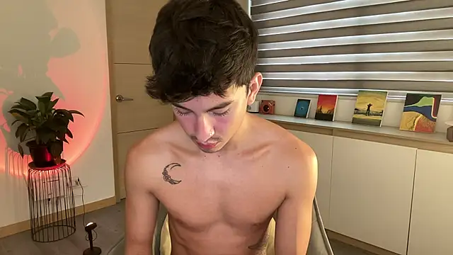 sweettaaron01 online show from 10/09/25, 05:57