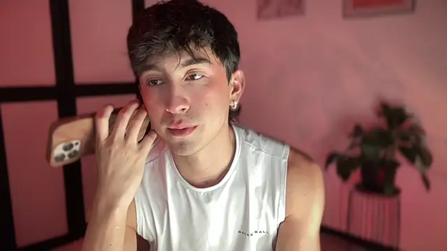 sweettaaron01 online show from 04/24/26, 12:12