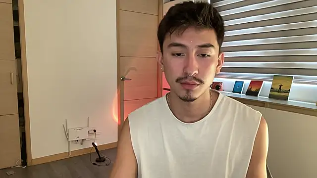 sweettaaron01 online show from 12/19/25, 06:21