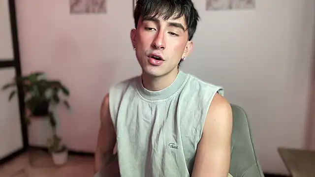 sweettaaron01 online show from 05/15/26, 11:36