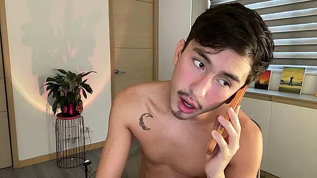 sweettaaron01 online show from 10/18/25, 05:37