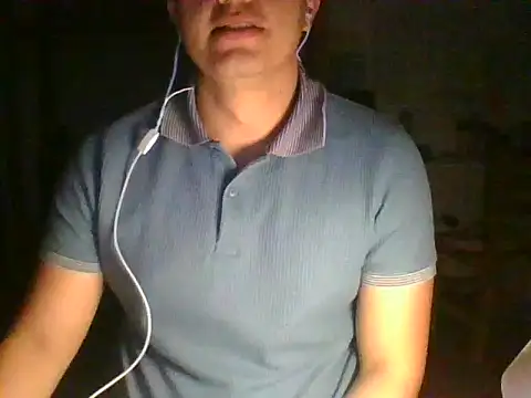 Snapshot of Haustin202 chatting on 10/26/25, 10:43 Haustin202 online show from 10/26/25, 10:43