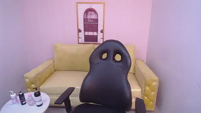 bellatrix ch online show from 12/18/25, 04:33