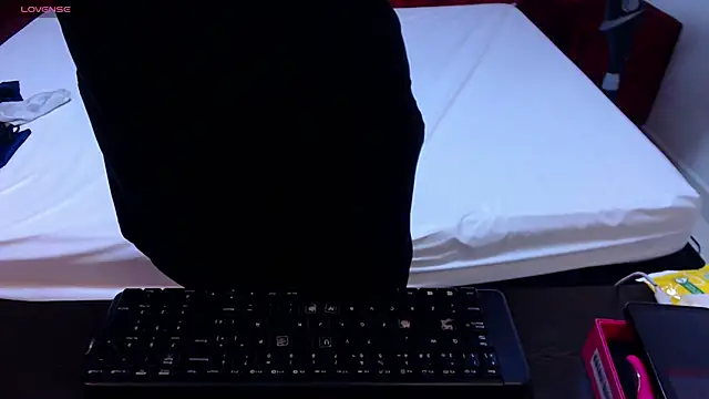 Melany Contrera online show from 10/31/25, 02:57