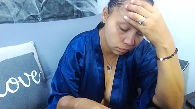 Melany Contrera online show from 10/28/25, 04:24