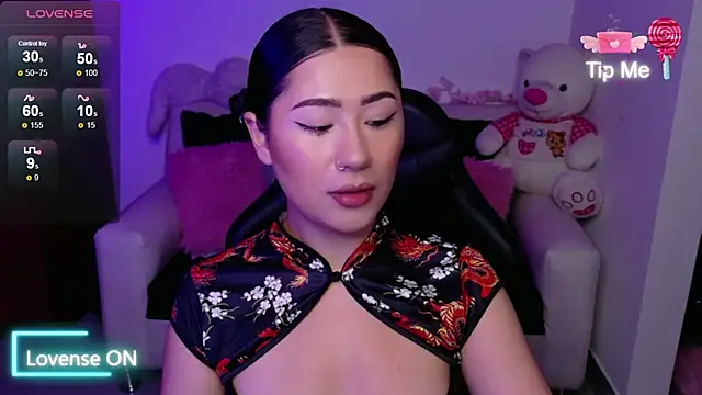 evelyn ch  online show from 11/15/25, 10:52