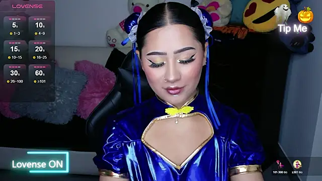 evelyn ch  online show from 10/31/25, 11:29