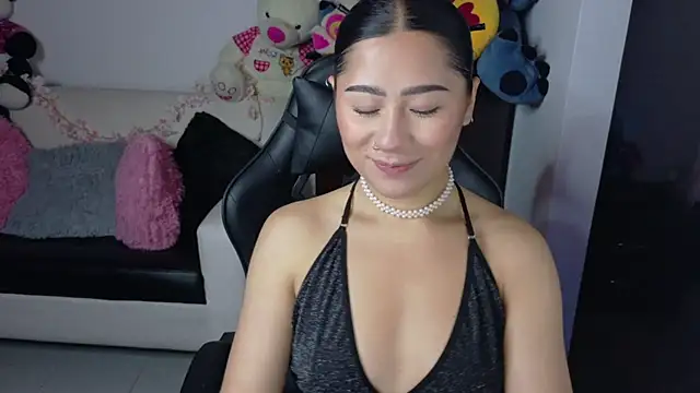 evelyn ch  online show from 10/10/25, 10:49