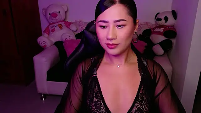 evelyn ch  online show from 11/11/25, 11:05