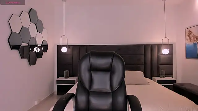 SarahYates online show from 04/26/26, 05:32