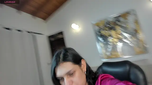 Snapshot of SarahYates chatting on 02/09/26, 05:16 SarahYates online show from 02/09/26, 05:16