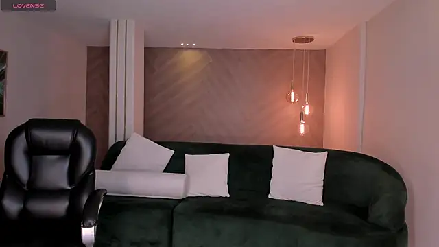 SarahYates online show from 04/23/26, 04:08