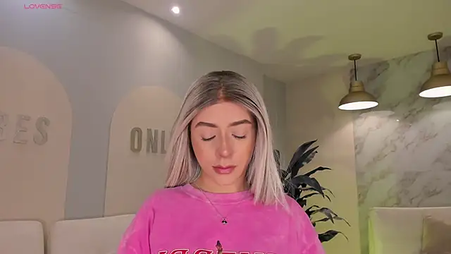 IsabellaMoreau online show from 02/27/26, 08:52