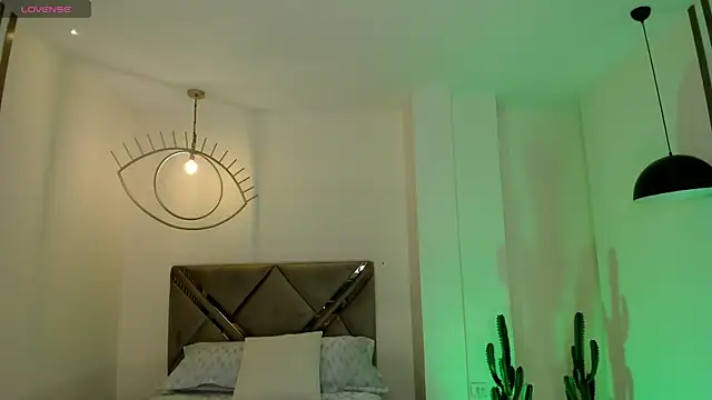 IsabellaMoreau online show from 02/21/26, 07:49