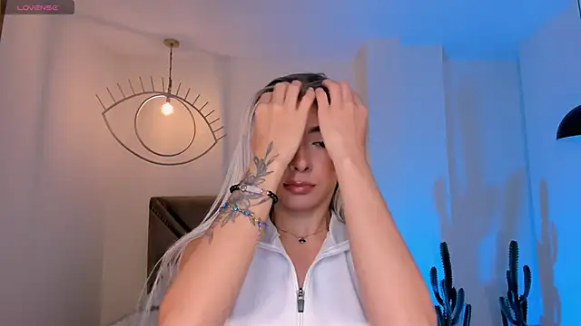 IsabellaMoreau online show from 02/22/26, 05:47