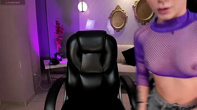 IsabellaMoreau online show from 04/05/26, 06:03