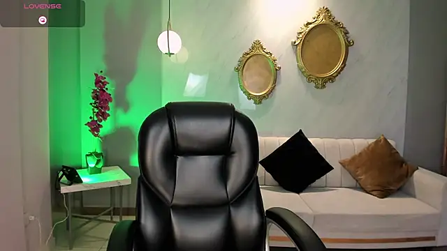 IsabellaMoreau online show from 04/02/26, 08:04