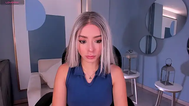 IsabellaMoreau online show from 05/14/26, 07:44