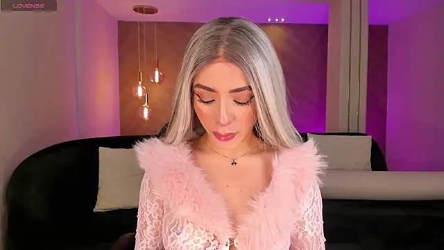 IsabellaMoreau online show from 04/06/26, 07:48