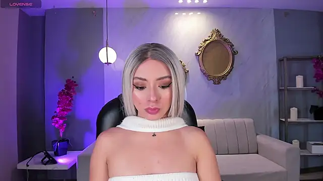 IsabellaMoreau online show from 04/22/26, 08:26
