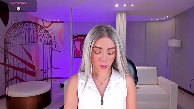 IsabellaMoreau online show from 04/09/26, 07:42