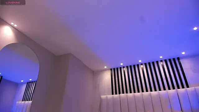 IsabellaMoreau online show from 10/14/25, 07:58