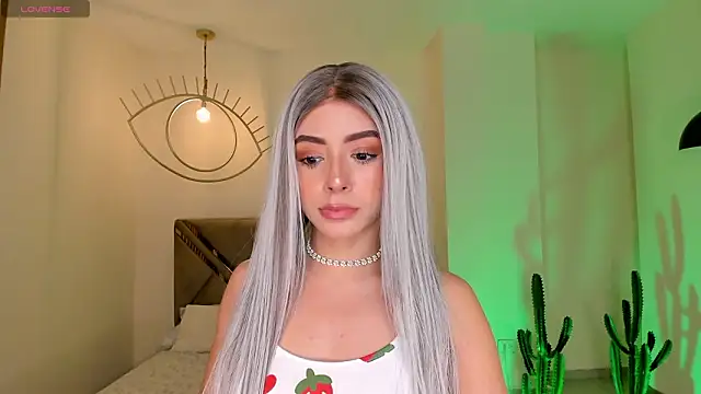 IsabellaMoreau online show from 02/10/26, 07:57