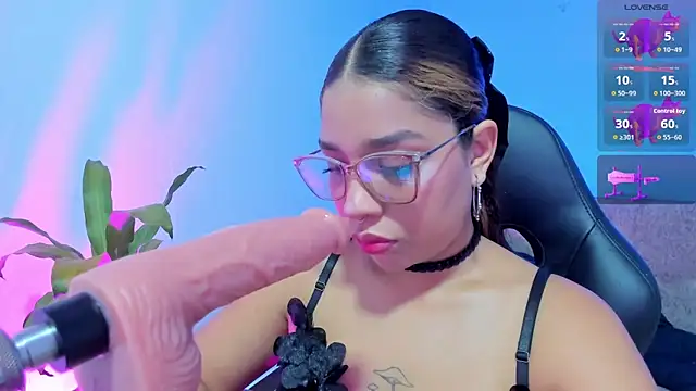 giselle upp online show from 04/05/26, 01:34