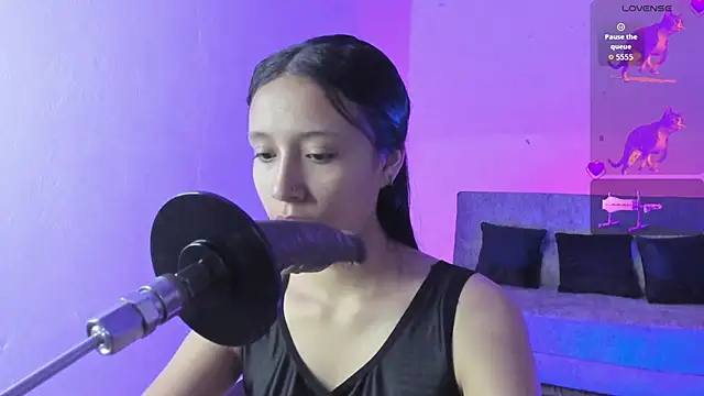 alicemoon   online show from 09/19/25, 10:41