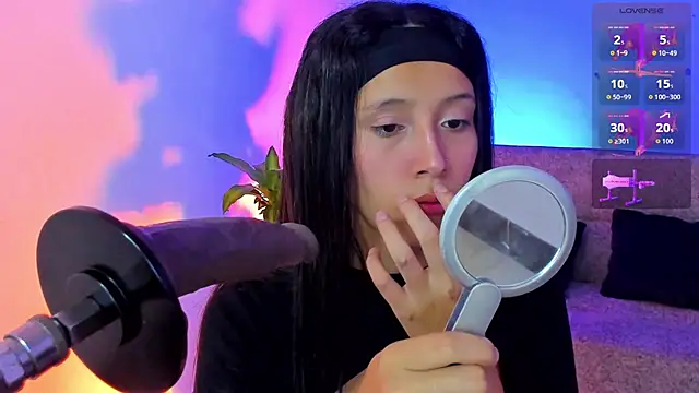 alicemoon   online show from 11/12/25, 10:19