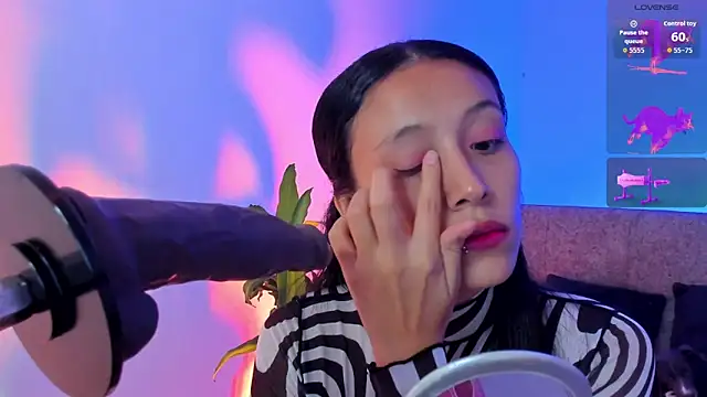 alicemoon   online show from 12/21/25, 09:37