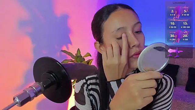 alicemoon   online show from 11/11/25, 10:10