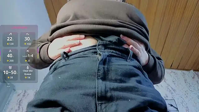 Larissa Antonella online show from 11/17/25, 03:43