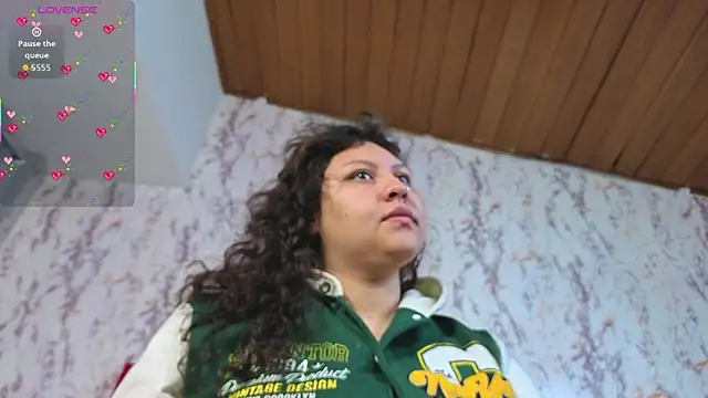 Larissa Antonella online show from 10/11/25, 04:02