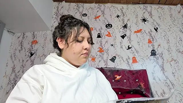 Larissa Antonella online show from 10/25/25, 03:49