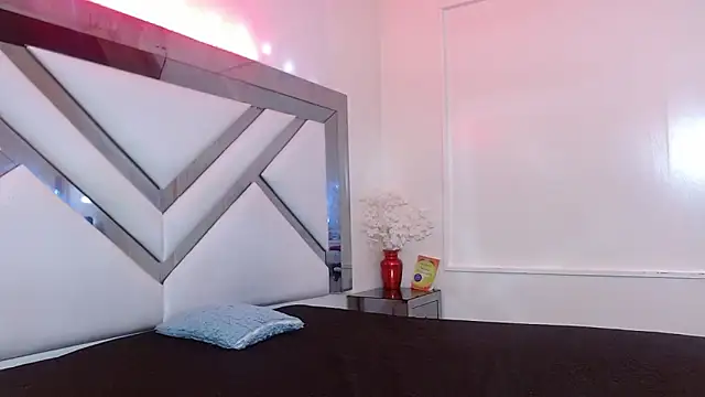 samara selene online show from 12/18/25, 03:16