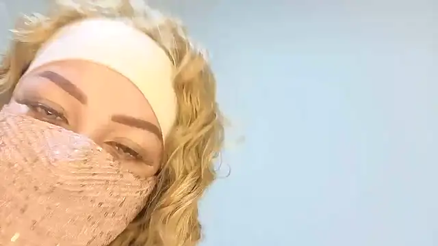 Snapshot of Lady-Rozalia chatting on 10/29/25, 02:27 Lady-Rozalia online show from 10/29/25, 02:27