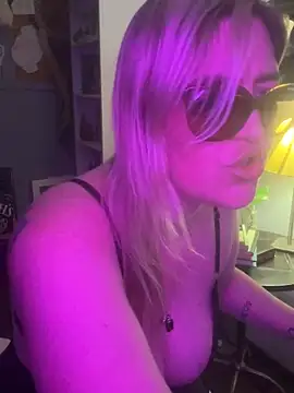 Snapshot of Granlady7 chatting on 12/19/25, 12:36 Granlady7 online show from 12/19/25, 12:36