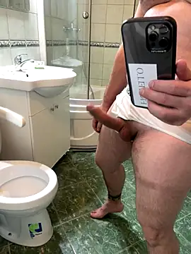 Snapshot of Shots_of_sperm chatting on 10/20/25, 10:10 Shots of sperm online show from 10/20/25, 10:10