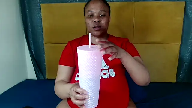 HugeTitisxx online show from 05/30/26, 10:21