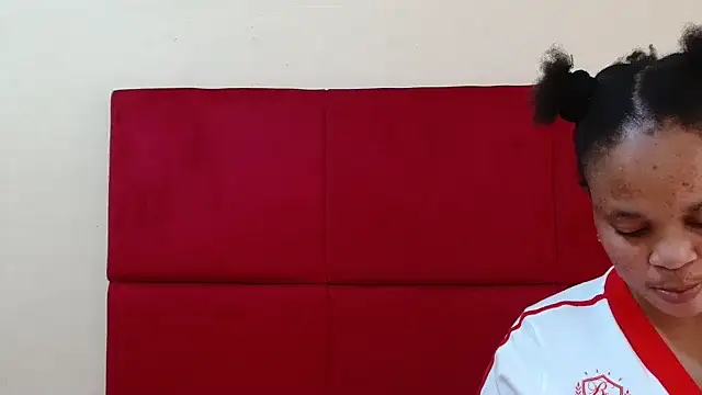 HugeTitisxx online show from 11/11/25, 06:36