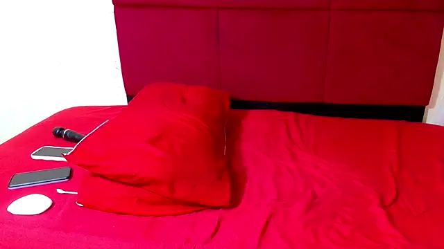 HugeTitisxx online show from 04/13/26, 01:37