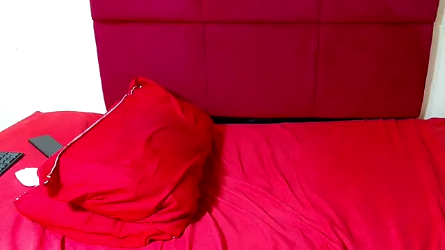 HugeTitisxx online show from 02/06/26, 06:15