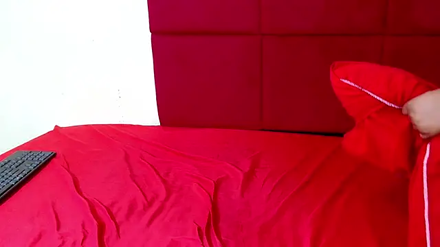 HugeTitisxx online show from 01/09/26, 07:54