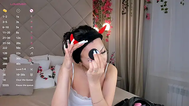 Nelly Kimm online show from 11/27/25, 01:17